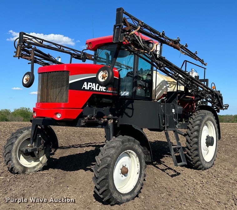 image for item DO4947 2006 Apache AS710  sprayer