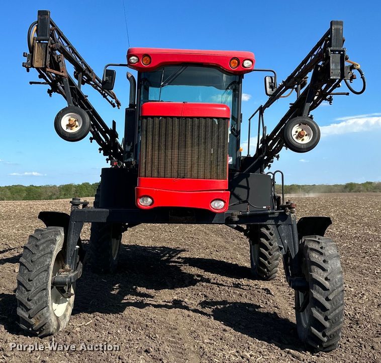 image for item DO4947 2006 Apache AS710  sprayer