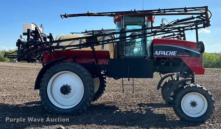 image for item DO4947 2006 Apache AS710  sprayer