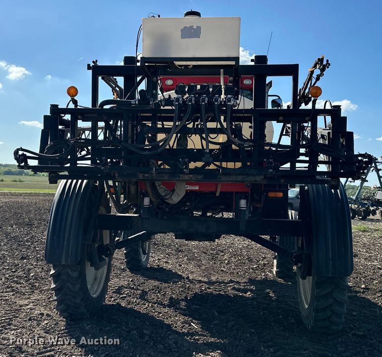 image for item DO4947 2006 Apache AS710  sprayer