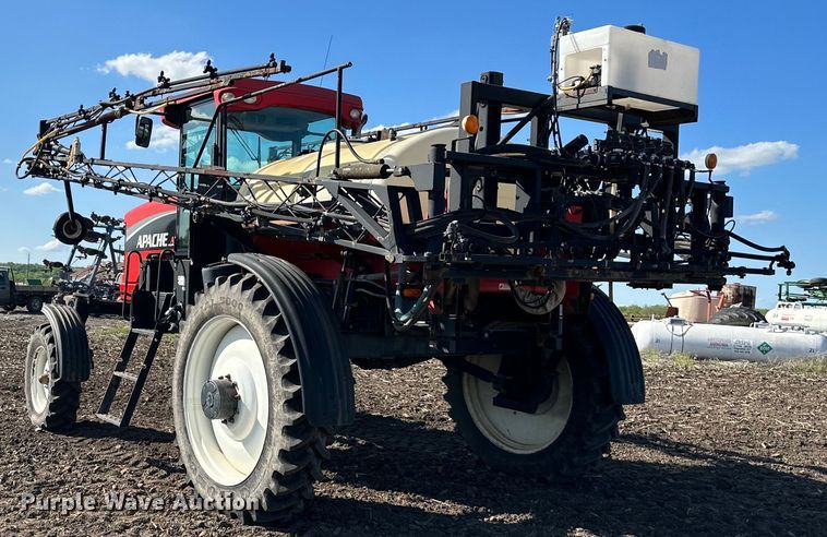 image for item DO4947 2006 Apache AS710  sprayer