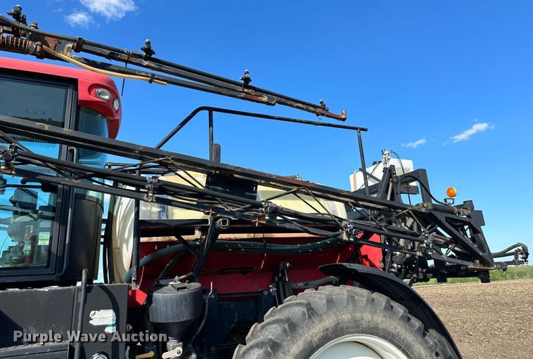 image for item DO4947 2006 Apache AS710  sprayer