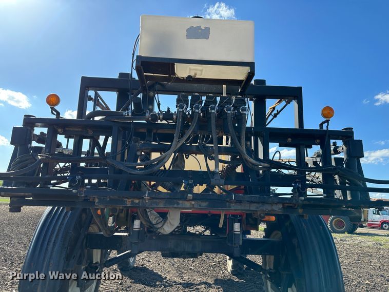 image for item DO4947 2006 Apache AS710  sprayer