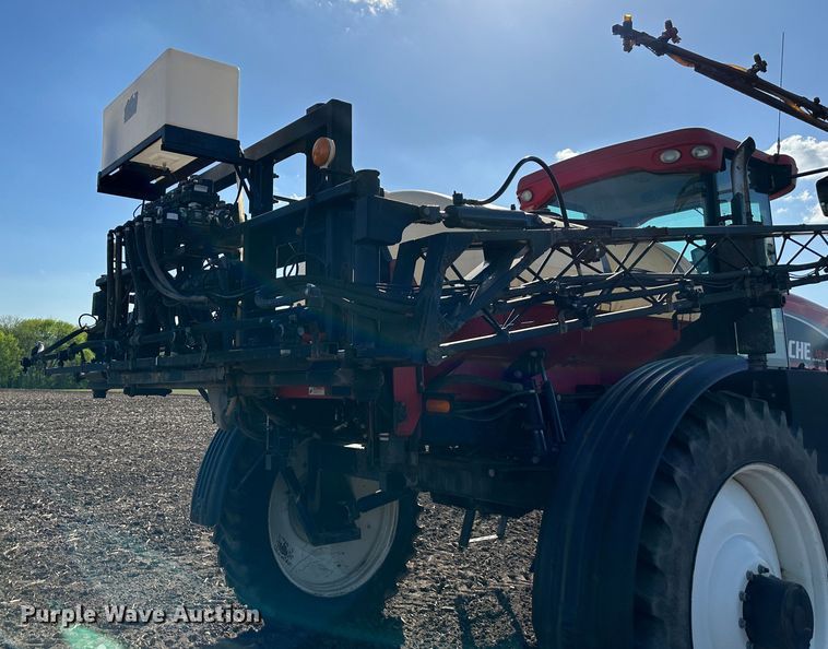 image for item DO4947 2006 Apache AS710  sprayer