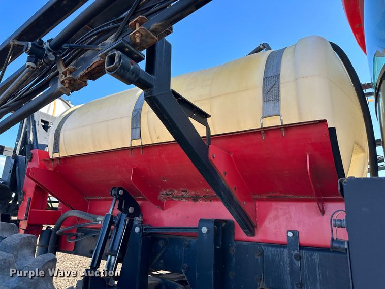 image for item DO4947 2006 Apache AS710  sprayer