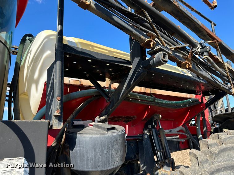 image for item DO4947 2006 Apache AS710  sprayer