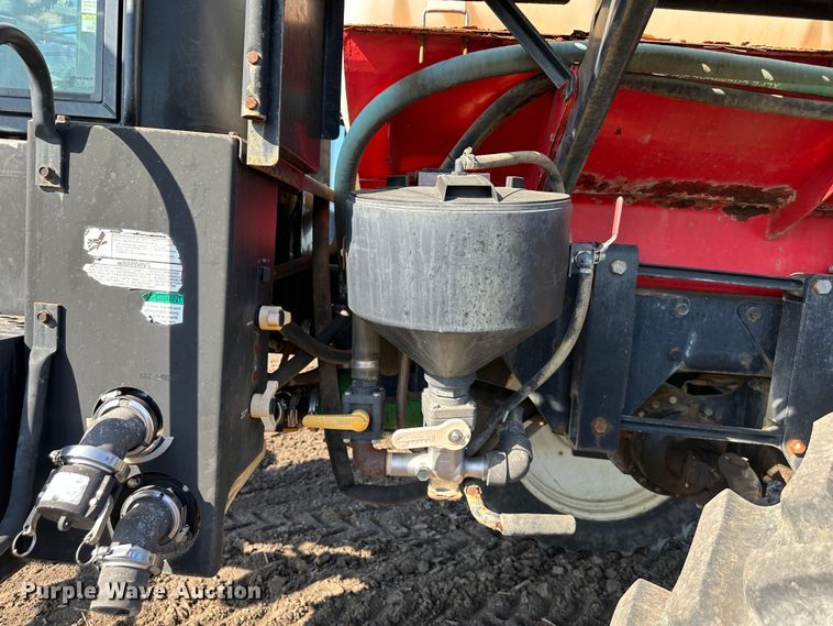 image for item DO4947 2006 Apache AS710  sprayer