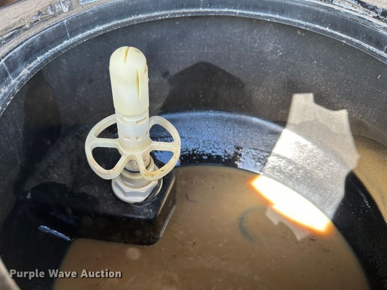 image for item DO4947 2006 Apache AS710  sprayer