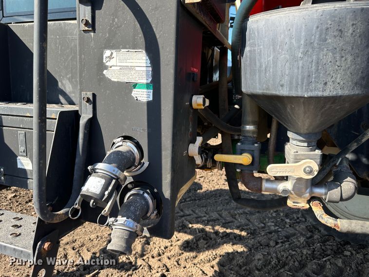 image for item DO4947 2006 Apache AS710  sprayer