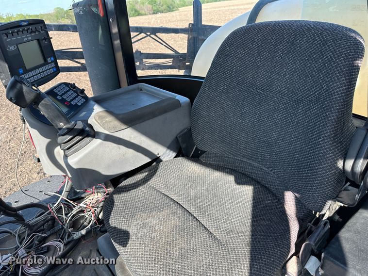 image for item DO4947 2006 Apache AS710  sprayer