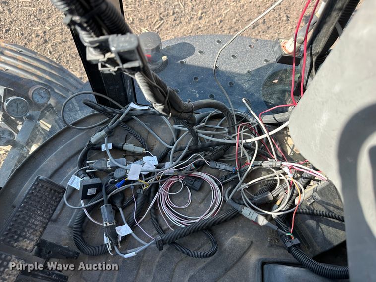 image for item DO4947 2006 Apache AS710  sprayer