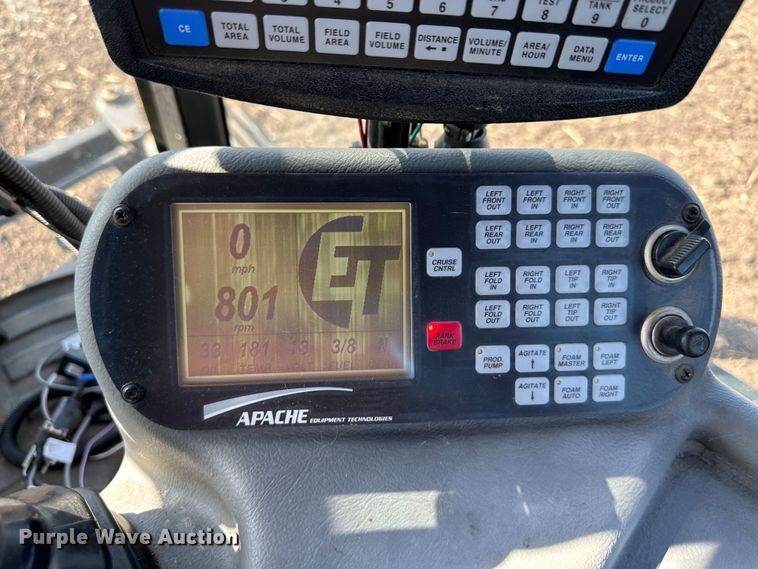 image for item DO4947 2006 Apache AS710  sprayer