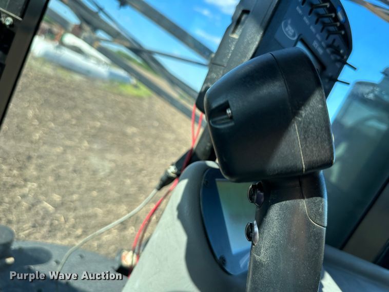 image for item DO4947 2006 Apache AS710  sprayer