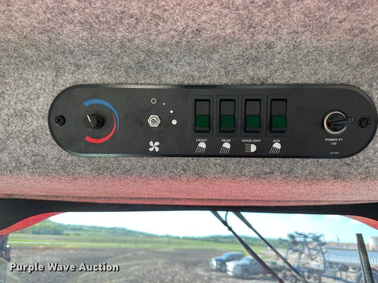 image for item DO4947 2006 Apache AS710  sprayer