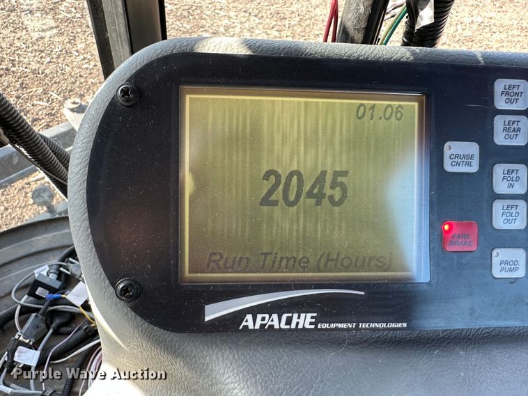 image for item DO4947 2006 Apache AS710  sprayer