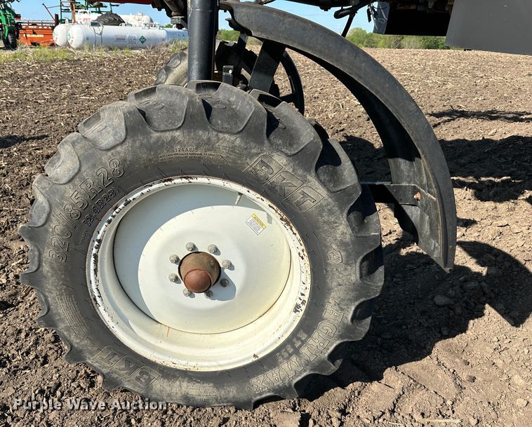 image for item DO4947 2006 Apache AS710  sprayer