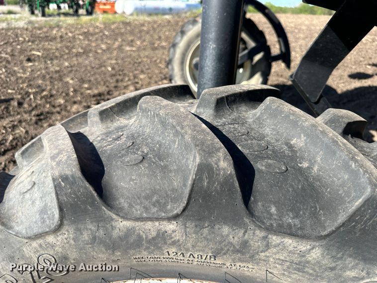 image for item DO4947 2006 Apache AS710  sprayer