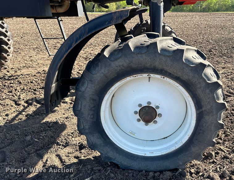 image for item DO4947 2006 Apache AS710  sprayer