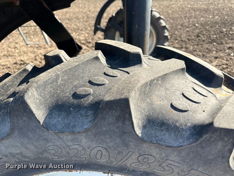 image for item DO4947 2006 Apache AS710  sprayer