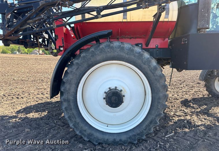 image for item DO4947 2006 Apache AS710  sprayer