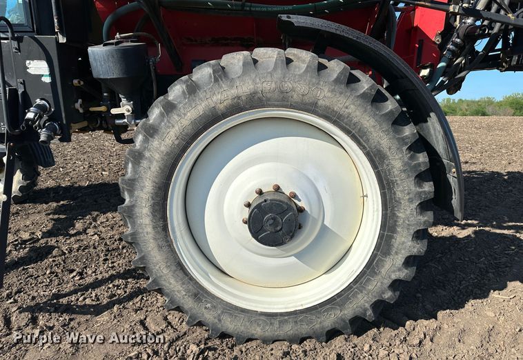 image for item DO4947 2006 Apache AS710  sprayer