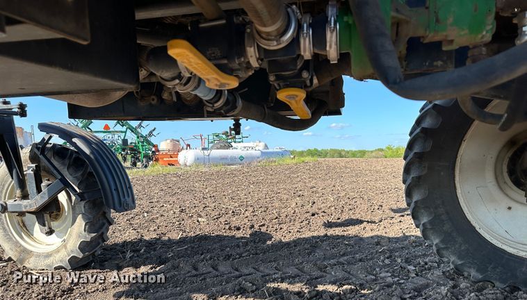 image for item DO4947 2006 Apache AS710  sprayer