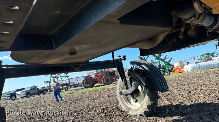 image for item DO4947 2006 Apache AS710  sprayer