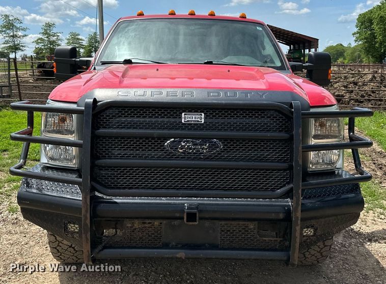 image for item DO5007 2011 Ford F350 Super Duty  SuperCab bale bed pickup truck