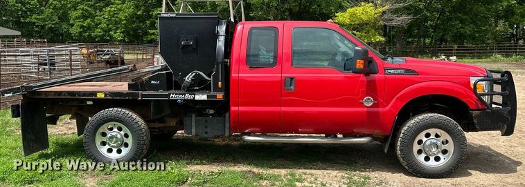 image for item DO5007 2011 Ford F350 Super Duty  SuperCab bale bed pickup truck