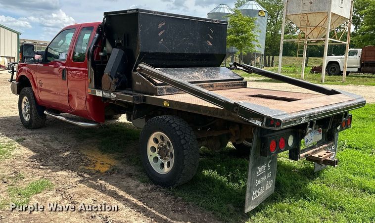 image for item DO5007 2011 Ford F350 Super Duty  SuperCab bale bed pickup truck