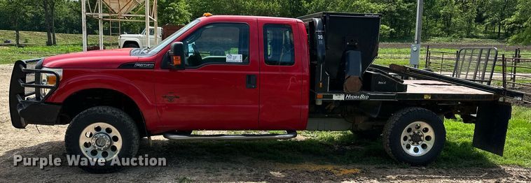 image for item DO5007 2011 Ford F350 Super Duty  SuperCab bale bed pickup truck