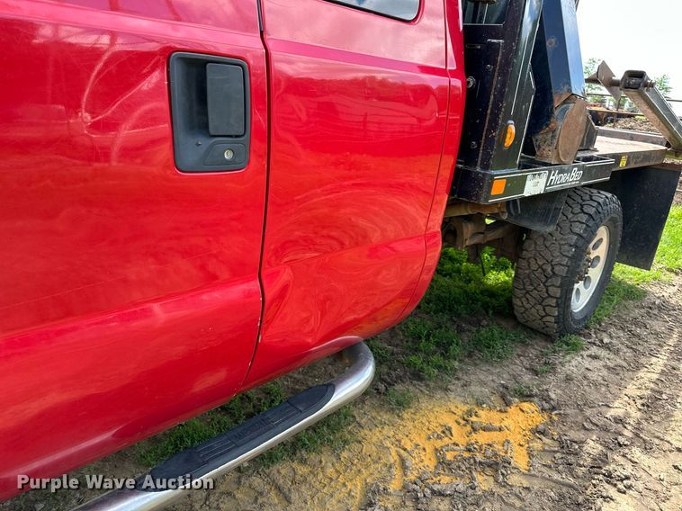 image for item DO5007 2011 Ford F350 Super Duty  SuperCab bale bed pickup truck