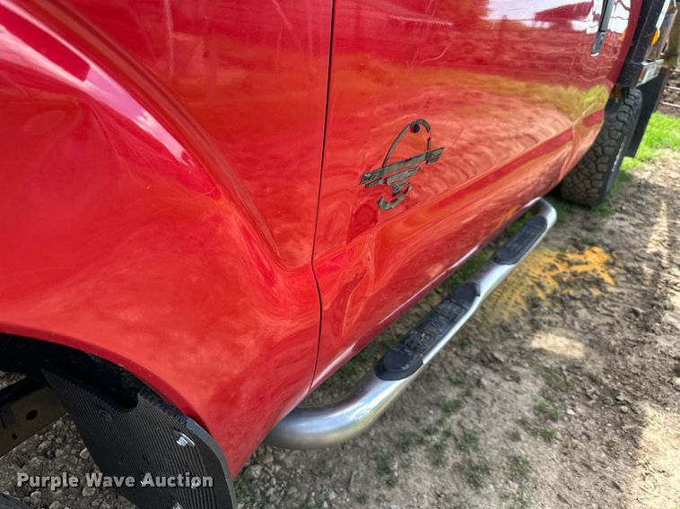 image for item DO5007 2011 Ford F350 Super Duty  SuperCab bale bed pickup truck