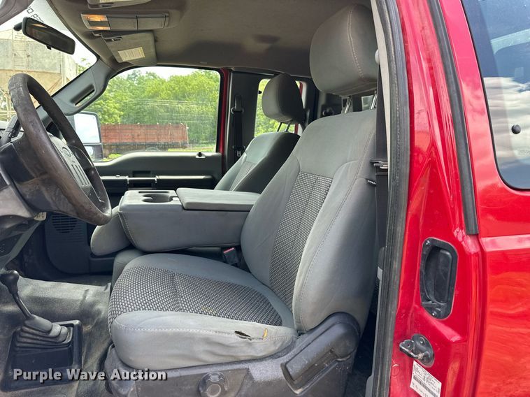 image for item DO5007 2011 Ford F350 Super Duty  SuperCab bale bed pickup truck