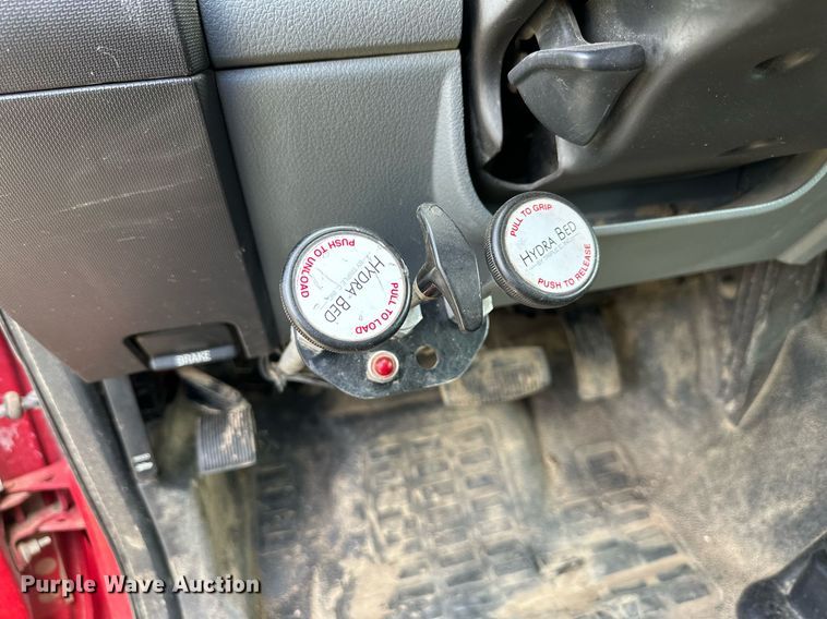 image for item DO5007 2011 Ford F350 Super Duty  SuperCab bale bed pickup truck