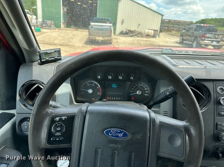 image for item DO5007 2011 Ford F350 Super Duty  SuperCab bale bed pickup truck