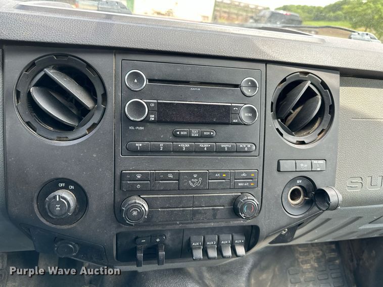 image for item DO5007 2011 Ford F350 Super Duty  SuperCab bale bed pickup truck