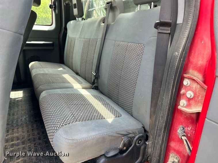 image for item DO5007 2011 Ford F350 Super Duty  SuperCab bale bed pickup truck