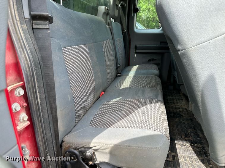 image for item DO5007 2011 Ford F350 Super Duty  SuperCab bale bed pickup truck