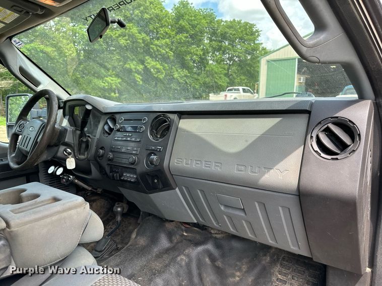 image for item DO5007 2011 Ford F350 Super Duty  SuperCab bale bed pickup truck