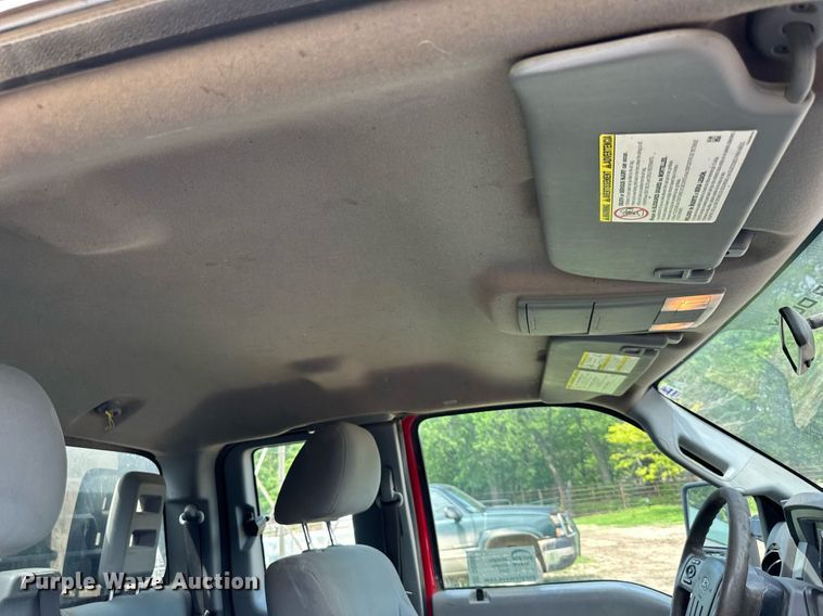 image for item DO5007 2011 Ford F350 Super Duty  SuperCab bale bed pickup truck