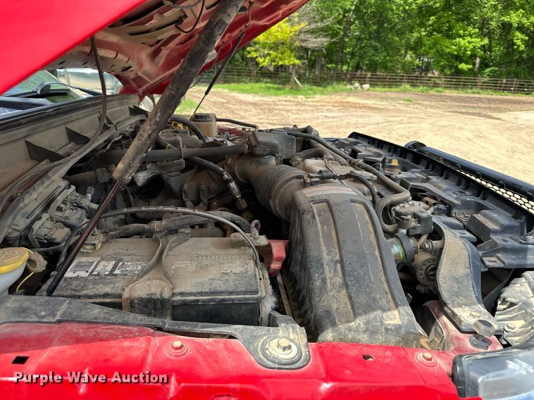 image for item DO5007 2011 Ford F350 Super Duty  SuperCab bale bed pickup truck