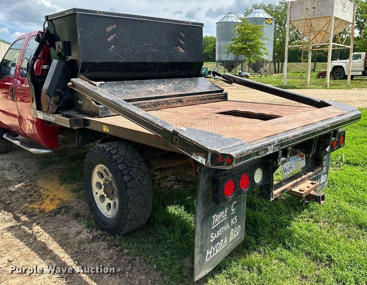 image for item DO5007 2011 Ford F350 Super Duty  SuperCab bale bed pickup truck