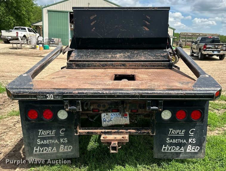 image for item DO5007 2011 Ford F350 Super Duty  SuperCab bale bed pickup truck