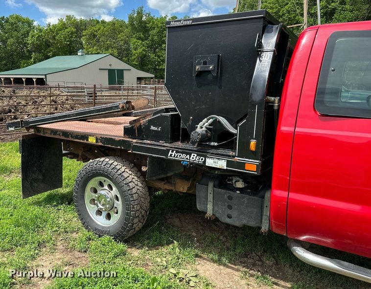 image for item DO5007 2011 Ford F350 Super Duty  SuperCab bale bed pickup truck