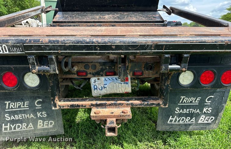 image for item DO5007 2011 Ford F350 Super Duty  SuperCab bale bed pickup truck