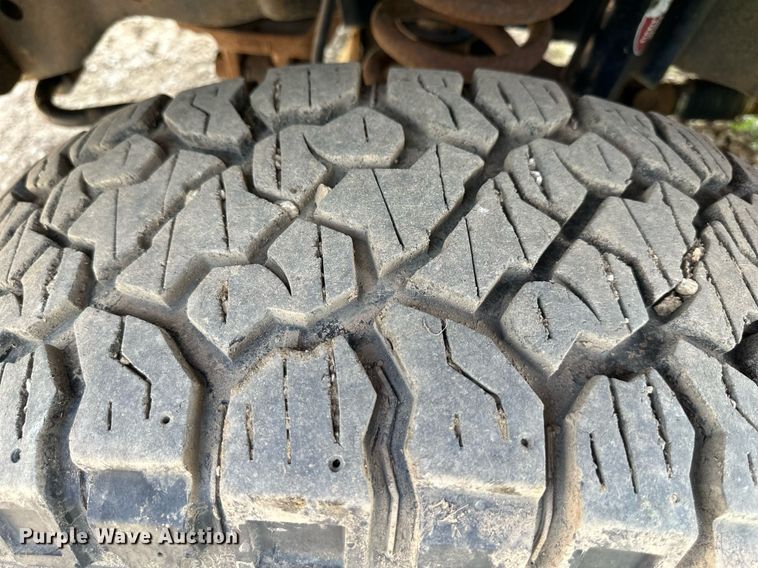 image for item DO5007 2011 Ford F350 Super Duty  SuperCab bale bed pickup truck