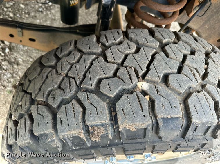 image for item DO5007 2011 Ford F350 Super Duty  SuperCab bale bed pickup truck