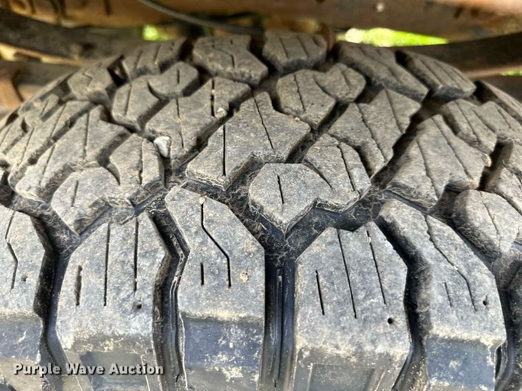 image for item DO5007 2011 Ford F350 Super Duty  SuperCab bale bed pickup truck