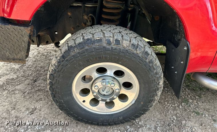 image for item DO5007 2011 Ford F350 Super Duty  SuperCab bale bed pickup truck